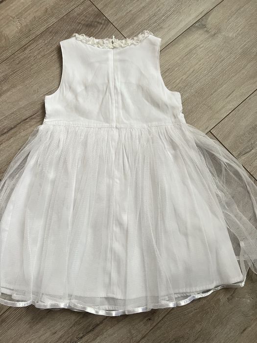 Літнє біле плаття для дівчинки (на 4 роки)