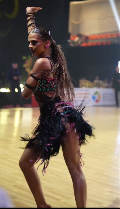 Сукня для латини