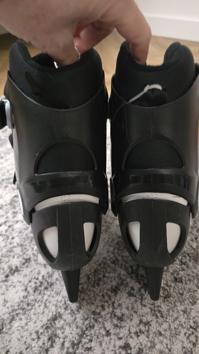 Sprzedam łyżwy hokejowe.