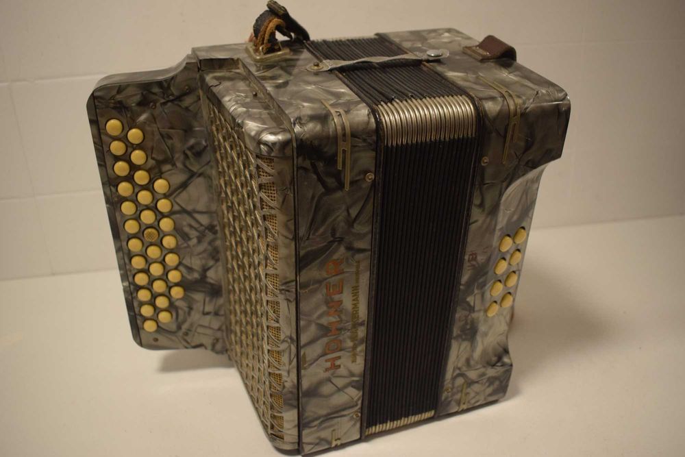 Vendo concertina Hohner 2 voz La N 156