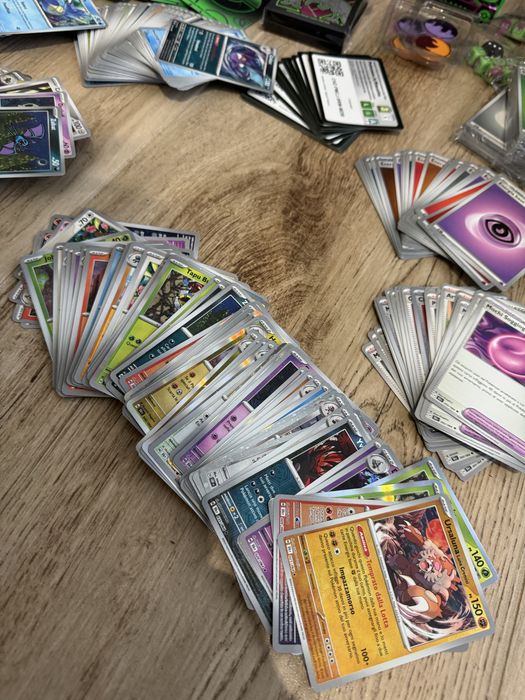 Zestaw kart kolekcjonerskich pokemon ok300 szt