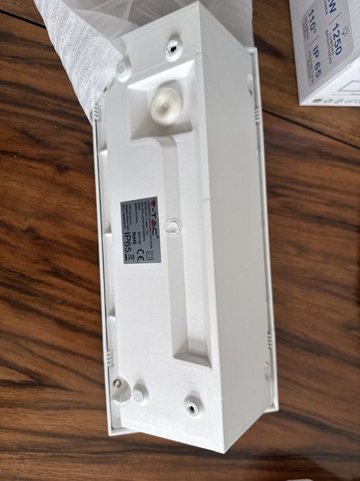 Lampa zewnetrzna nad garaż