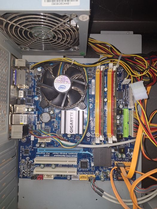 Екран та системний блок  LG