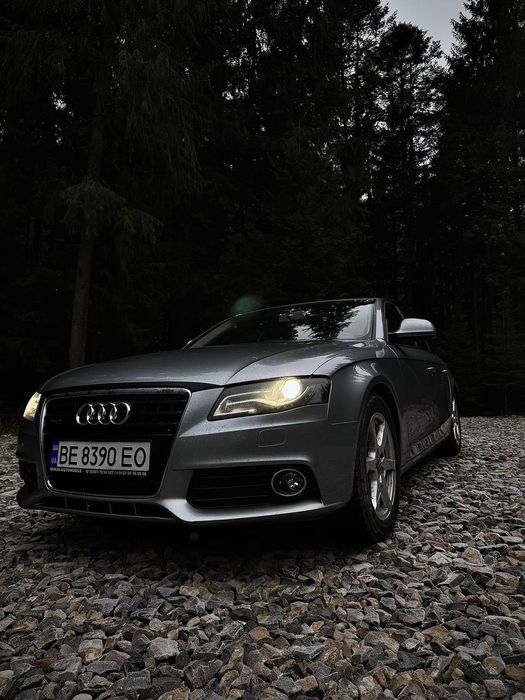 Ауді а4 б8  гарному стані