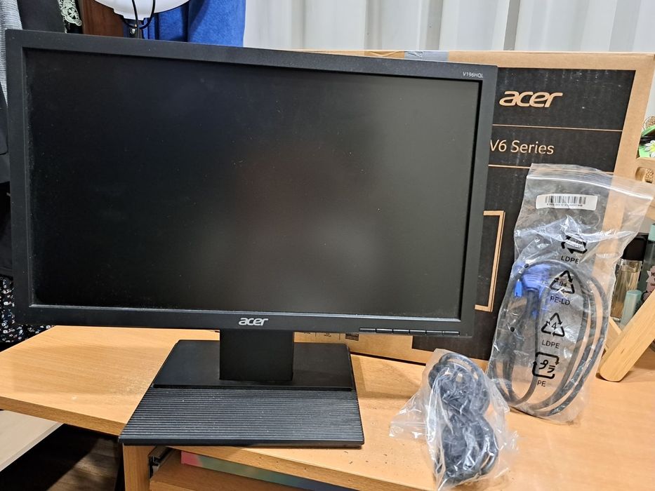 Продам Монитор "acer"полностью новый. Даже коробка имеется.
