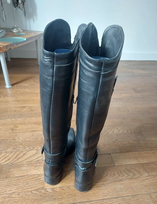 Botas altas, de couro legítimo, preta. Estilo Montaria.
