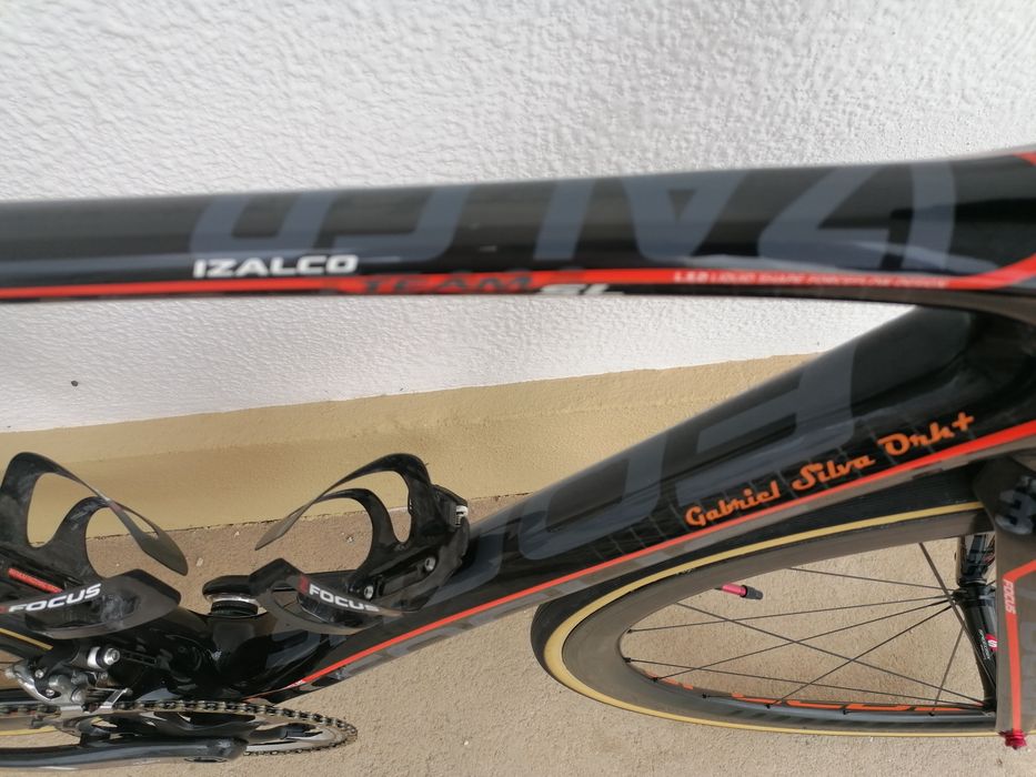 Vendo bicicleta Focus totalmente em carbono, impecável!