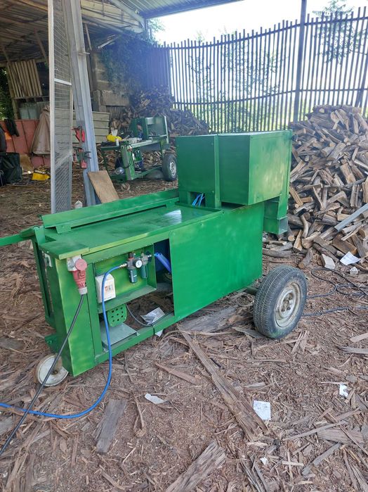 Maquina de corrar roletes