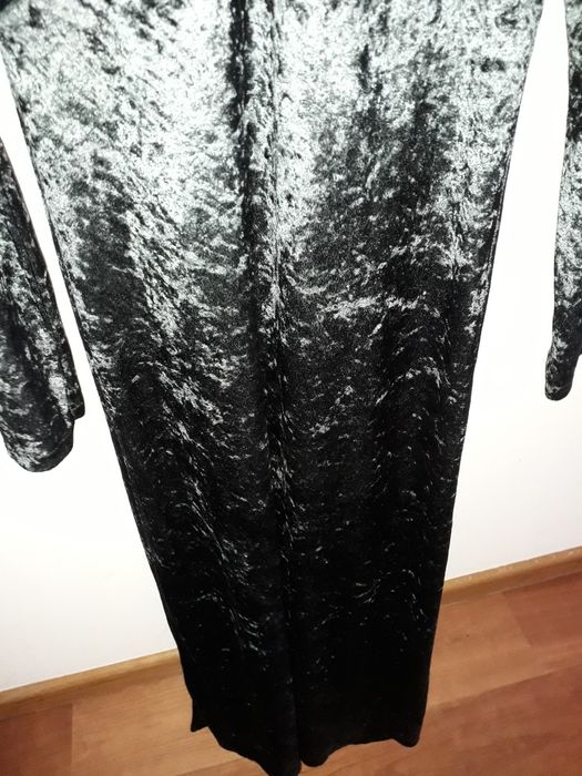 Vestido comprido preto em veludo