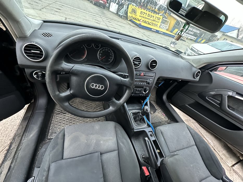 Konsola Audi A3 8P Deska rozdzielcza A38P