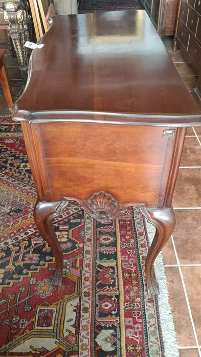 Consola estilo D. José (rica) século XVIII com gavetas em madeira de cerejeira