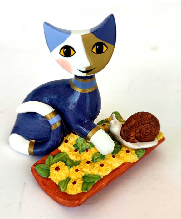 Figurka kota z małym ślimakiem, Goebel, porcelana Rosina Wachtmeister.