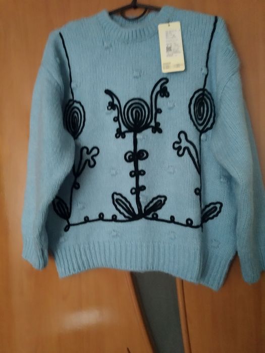 Світер теплий,м'якенький