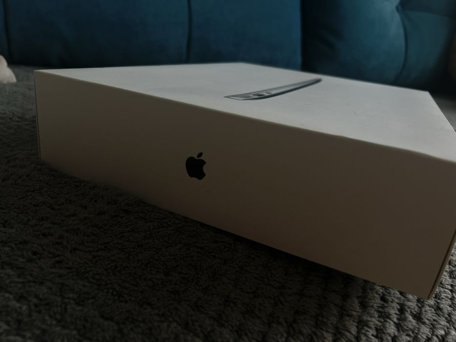 Mac Book Air (2016)