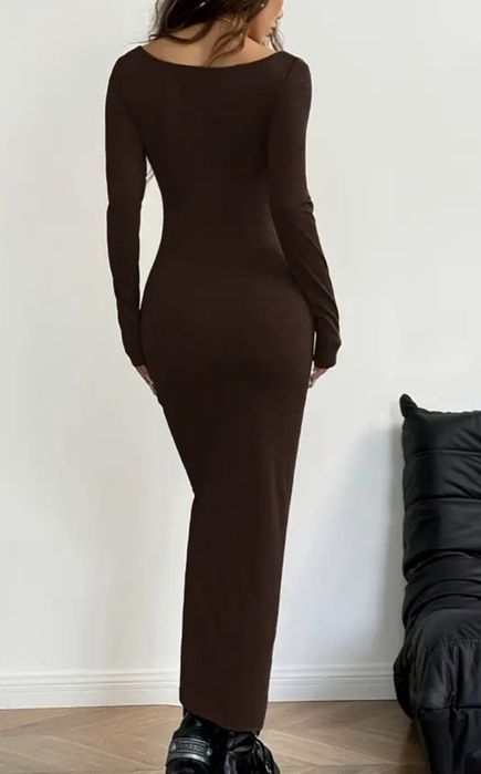 Жіноча  сукня з квадратним вирізом