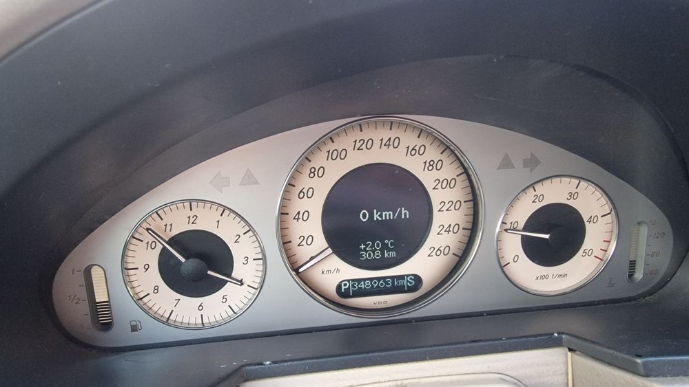 Mercedes-Benz W211 (E220)