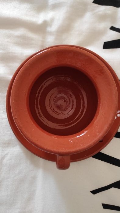 Tigela de barro para sopa