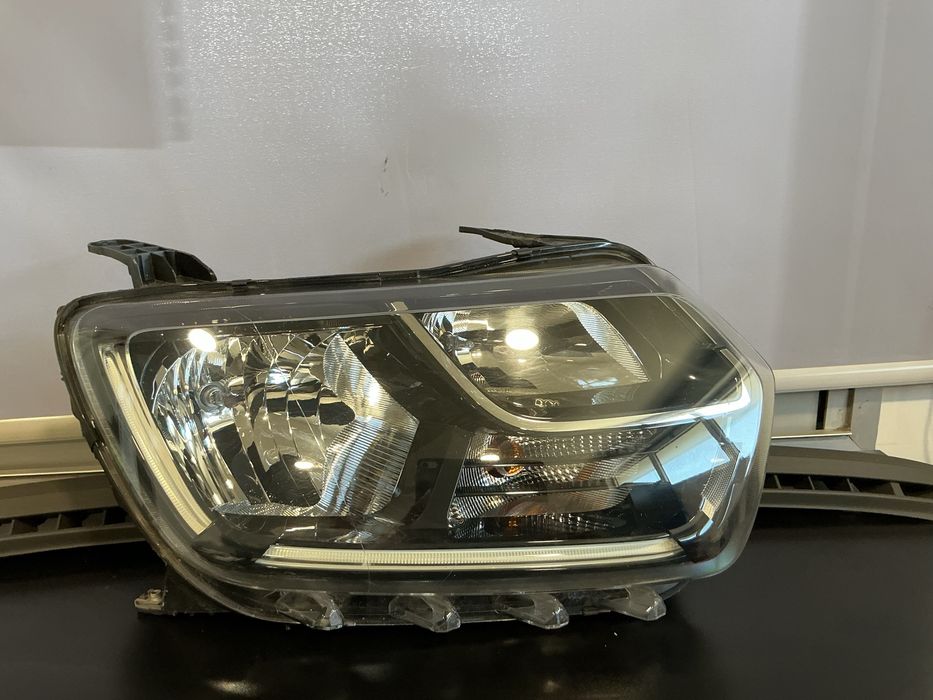 farol dianteiro Dacia Duster II (HM)Versao de 2018/2021 Com Luz Diurna LED