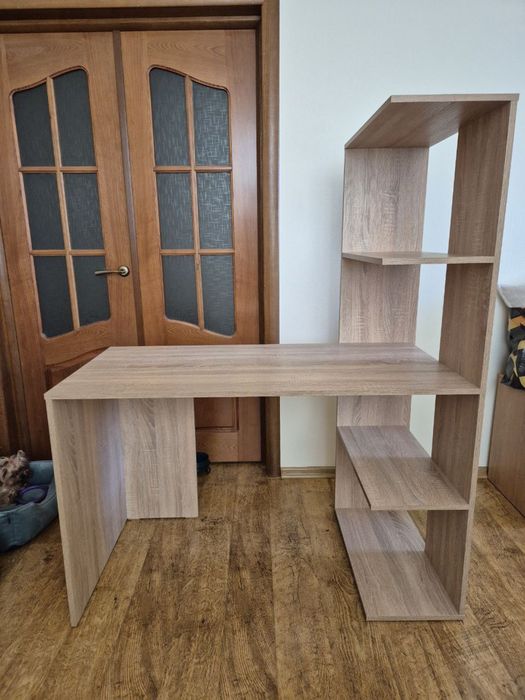 Письменный, компьютерный стол с полками