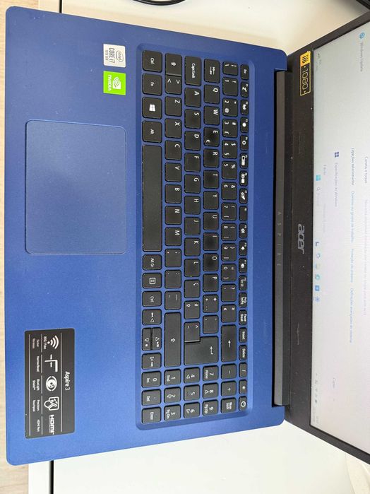 Portátil Aspire 3 15.6'' I5 RAM: 8GB-256GB - NVIDIA GeForce MX330
