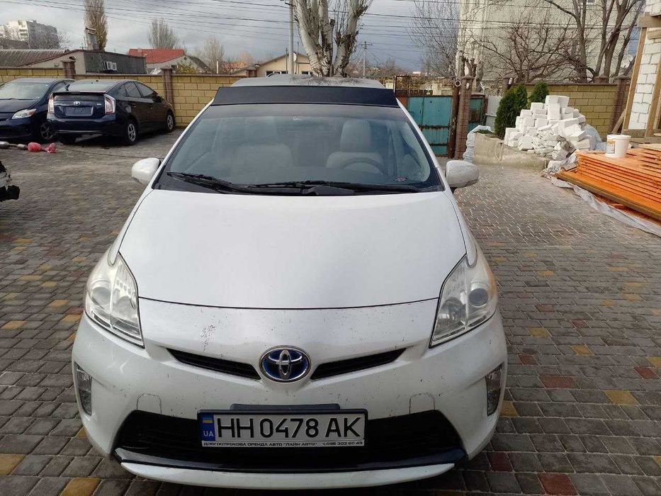 Сдам в аренду TOYOTA Prius 30 ПАНОРАМА 2015 год супер цена 600гр день