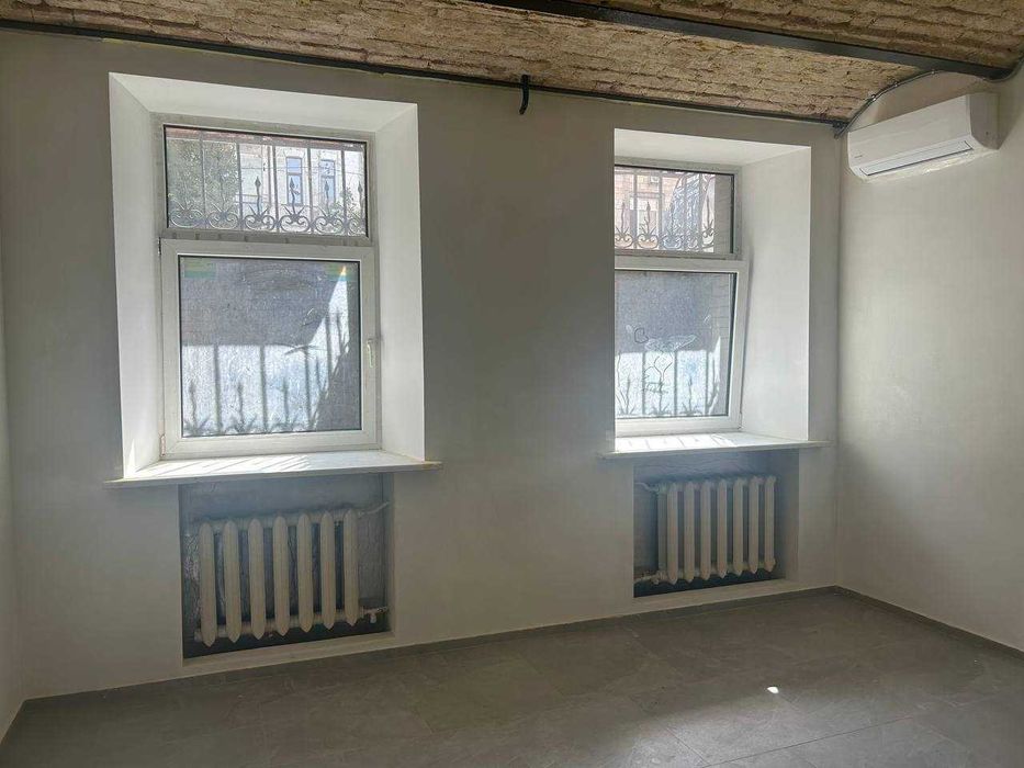 Продаж нежитлового приміщення 170 кв.м. центр, вул. Володимирська, 6