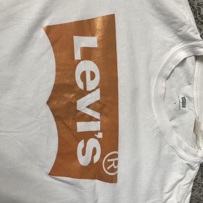 Koszulka damska levi’s złoty napis