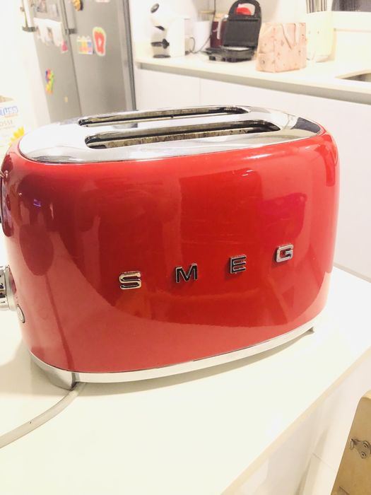 Torradeira SMEG vermelha (avariada)