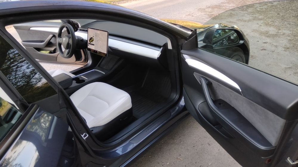 Продам Tesla Model 3 2021