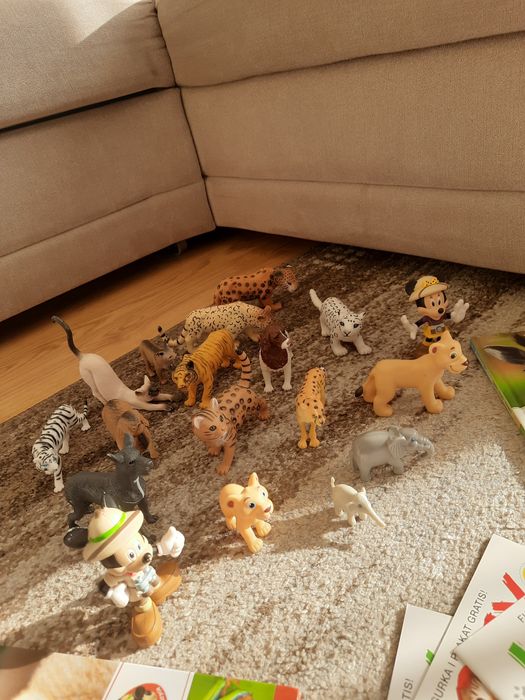 Sprzedam używane figurki zwierząt z gazetkami