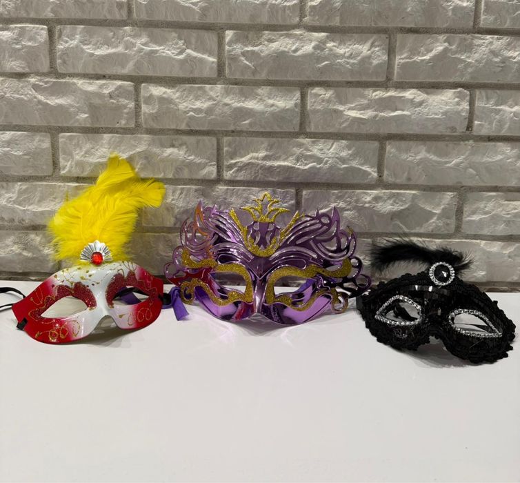 Карнавальні маски нові