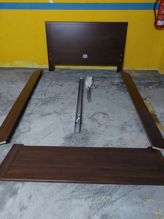 Cama/Colchão/Cómoda/Mesas cabeceira