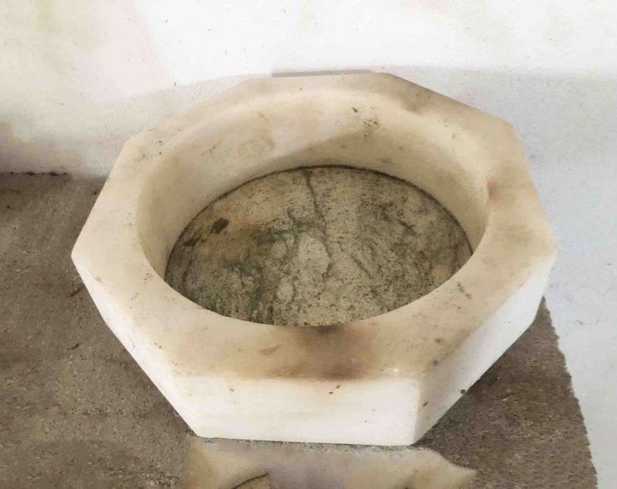 Base em pedra octogonal -