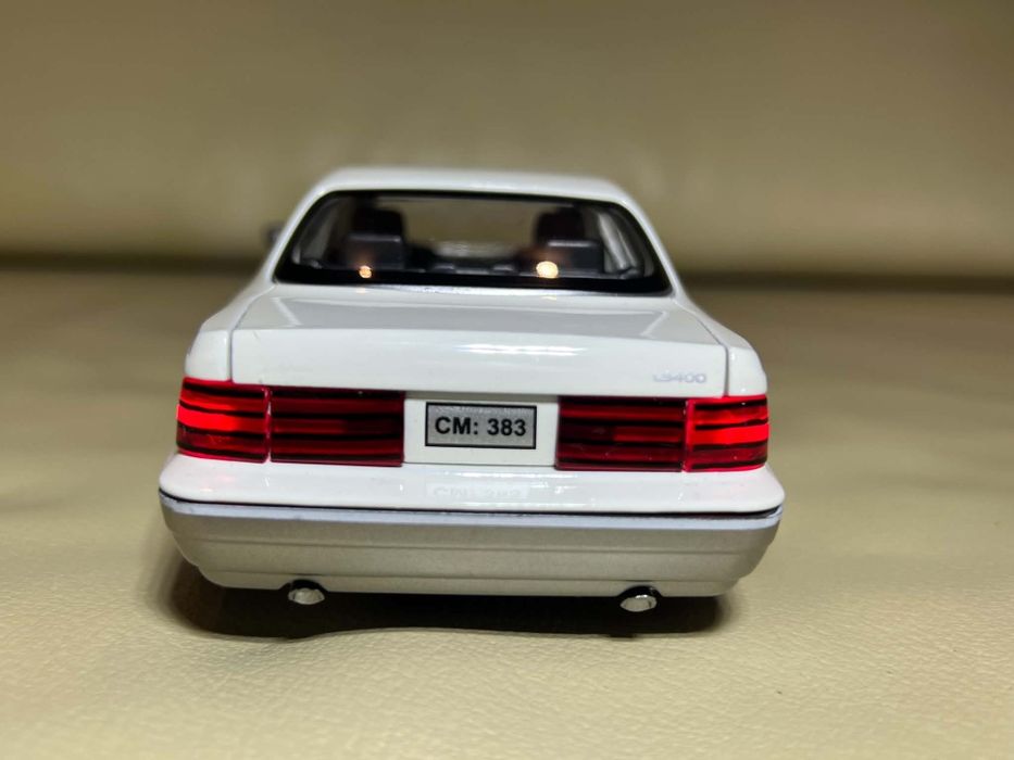 Model samochodu jak Lexus LS400 światła dźwięk otwierany 1:24