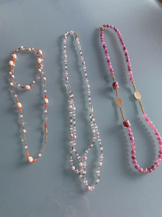 Colares de diversos materiais com design único