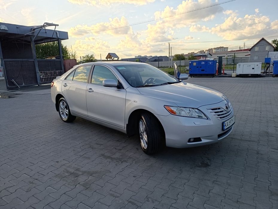 Продам Toyota Camry 2.4