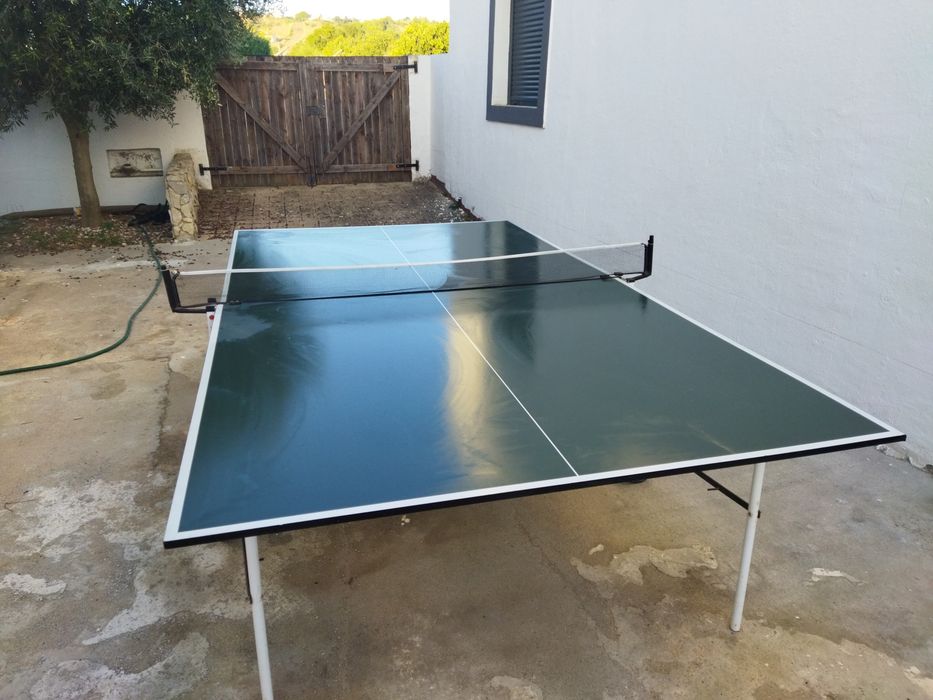 Mesa de Ténis de Mesa (Ping-Pong) Dobrável com Rodas – Bom Estado