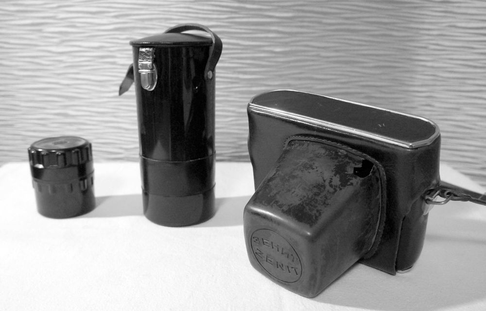 Фотоаппарат Зенит TTL + объектив длиннофокусный Pentacon 4/200