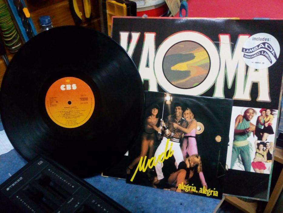 Selling an old record player with speakers and records...64283965026435122