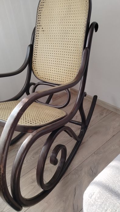 Fotel bujany drewniany