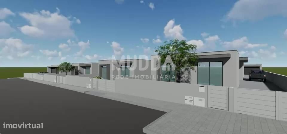 Moradia T3+1 em construção em Arada