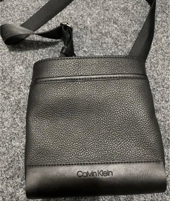 Сумка через плече calvin klein