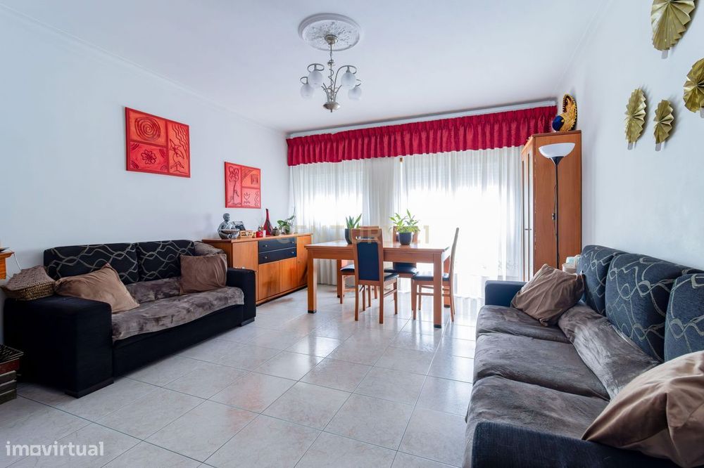 Apartamento T2 no Centro da Cidade com Garagem e Sótão