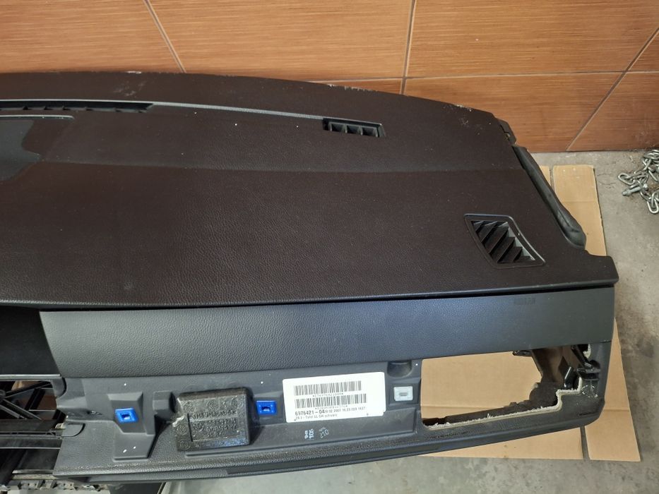 Deska Kokpit Lift BMW E60 Czarna Cup holdery
