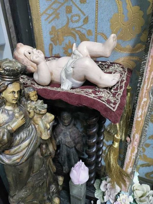 Oratório Completo em Pau Santo com Cristo e 5 Imagens Religiosas