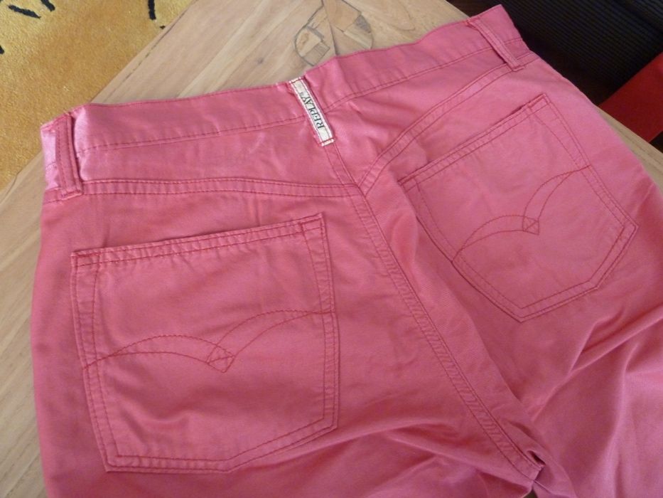 Calças rosa avermelhado, acetinado, Replay (Versace, Lauren)