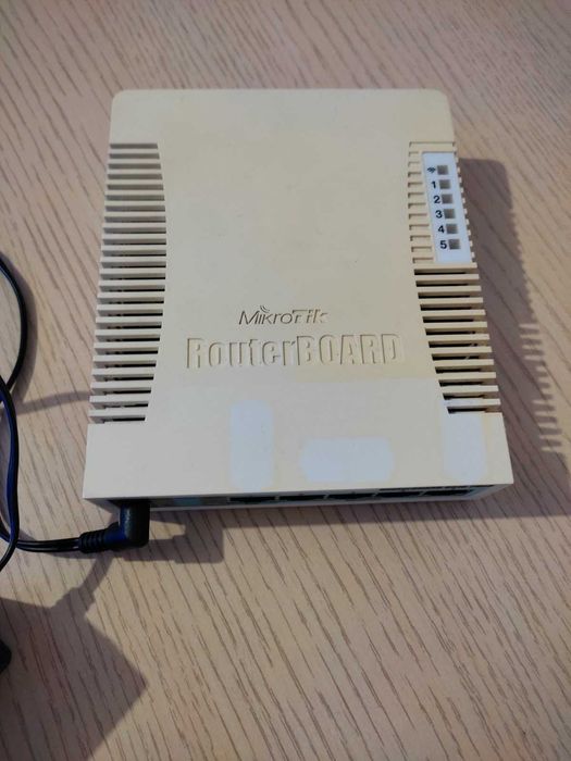 Маршрутизатор MikroTik RB951G-2HnD.