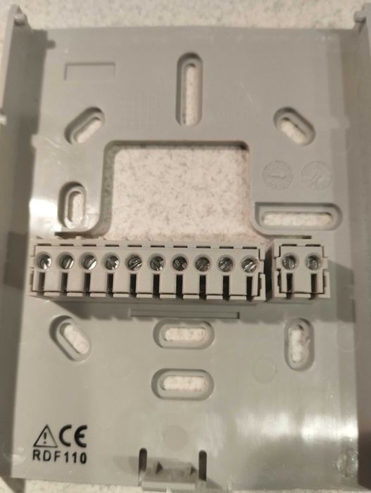 Regulator Siemens z wyświetlaczem model RDF 110