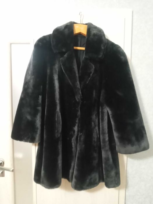 Зимова чорна шуба