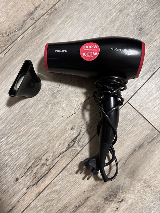 Фен BHD029/00 серії DryCare Essential від компанії Philips.